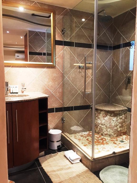 Elizabeth Manor Guest House Йоханесбург Екстериор снимка