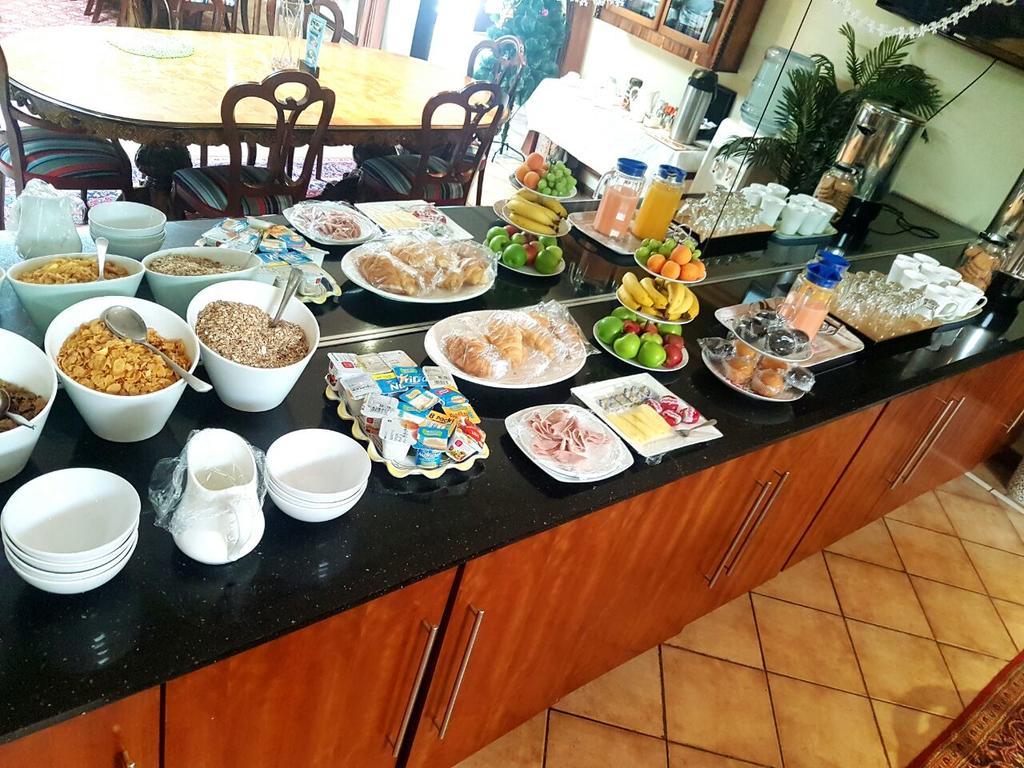 Elizabeth Manor Guest House Йоханесбург Екстериор снимка