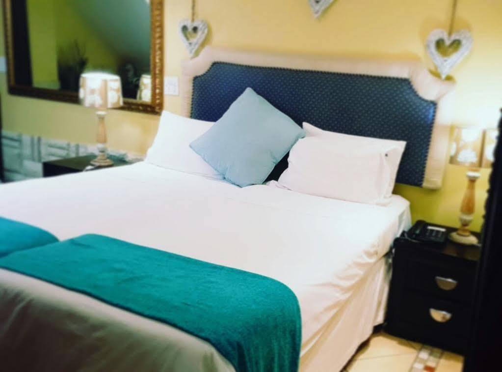 Elizabeth Manor Guest House Йоханесбург Екстериор снимка