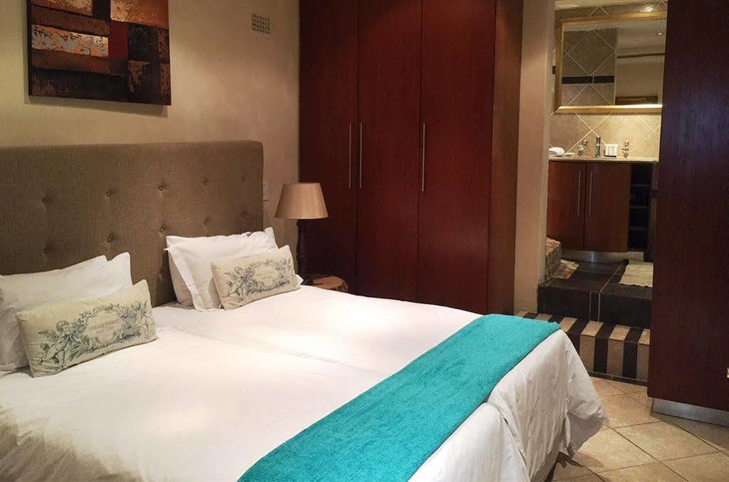 Elizabeth Manor Guest House Йоханесбург Екстериор снимка