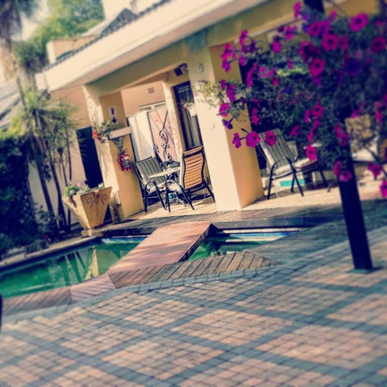 Elizabeth Manor Guest House Йоханесбург Екстериор снимка