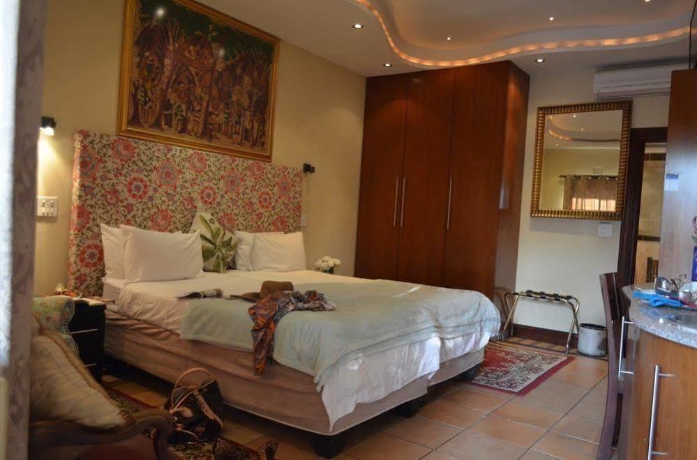 Elizabeth Manor Guest House Йоханесбург Екстериор снимка